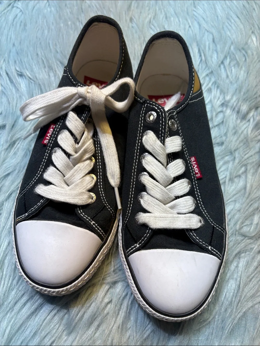 Levi's Black Canvas Low-Top Sneakers with White Accents Sz 4.5